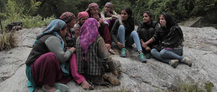 Himalayan Ecotourism Interns with locals of the Tirthan Valley