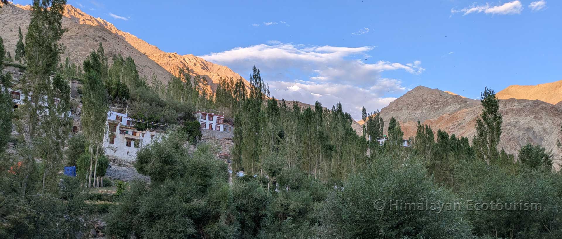 Coucher de soleil au village de Skindiyang