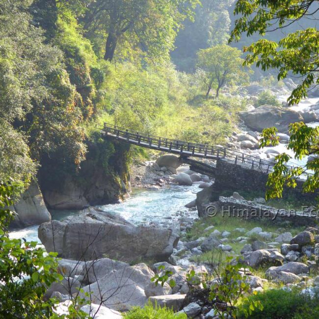 A bridge to cross the Tirthan river