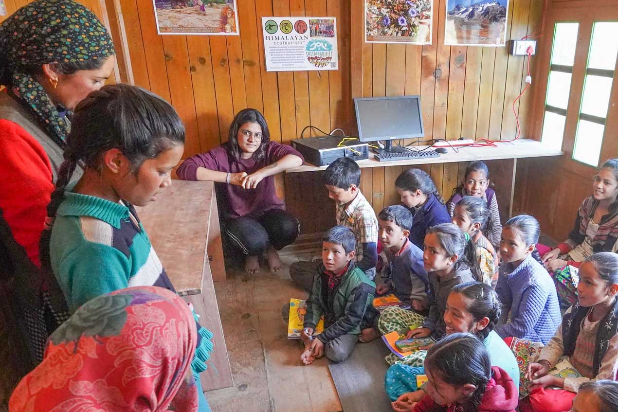 Enseigner aux enfants avec Himalayan Ecotourism
