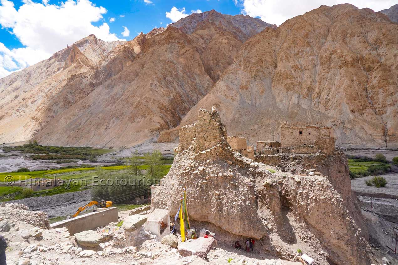 Ancienne Gompa du village de Markha