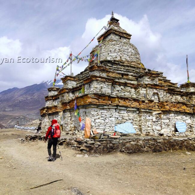A large stupa on the Nar Phu Valley trail