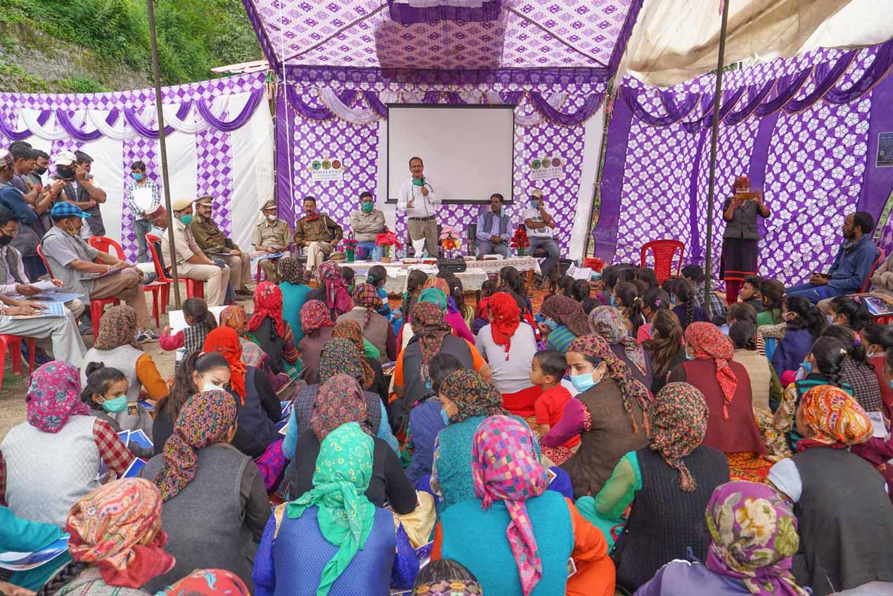 Programme d'inauguration du reboisement Himalayan Ecotourism dans la vallée de Tirthan