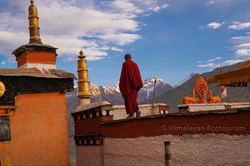Moines dans les monastères de Spiti