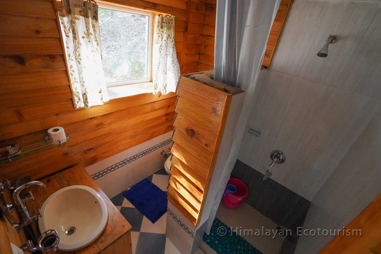 Attached washroom - Homestay in the Tirthan Valley